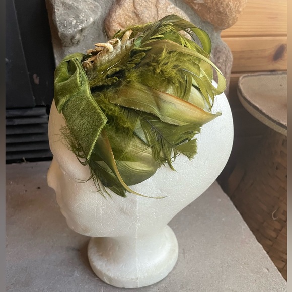 1940s Feather‎ Velvet Baby Helmet Hat - Picture 2 of 7